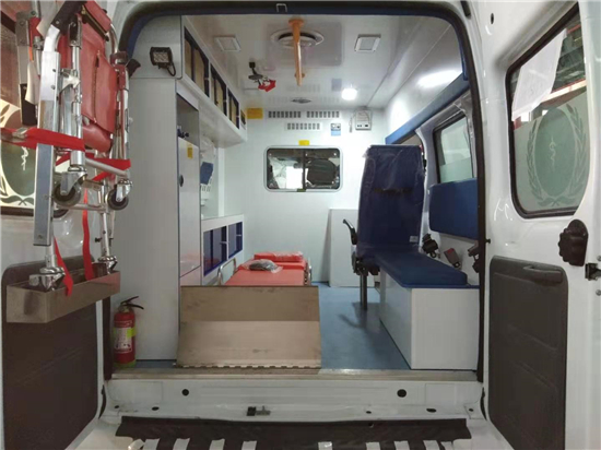 江鈴全順V348（短軸）中頂監(jiān)護型救護車