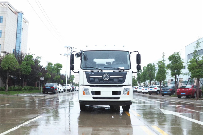 東風天龍后八輪20噸噴霧車，國六綠化噴灑車